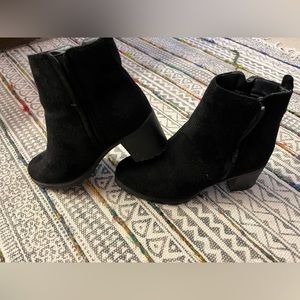 Suede chunky booties